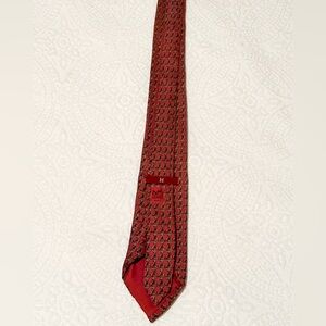 100% Authentic Hermès Tie Red Silk Chain Pattern Tie Classic Designer Luxury